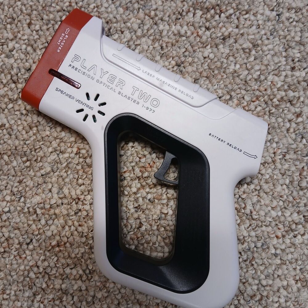 F.A.O. Schwarz Precision Optical Laser Defense System Laser Tag Guns and Targets - Picture 3 of 5